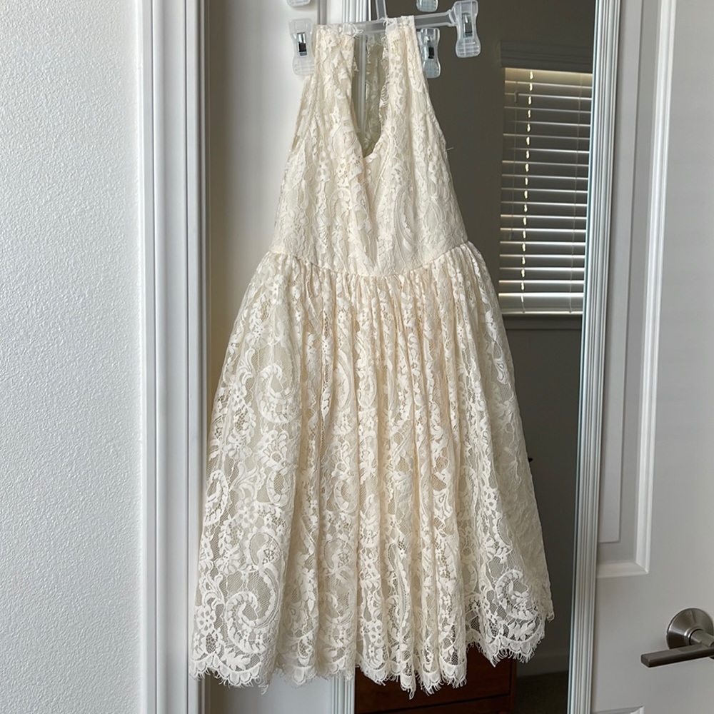 Girls size 6/7 flower girl dress. Wore once. Excellent condition.